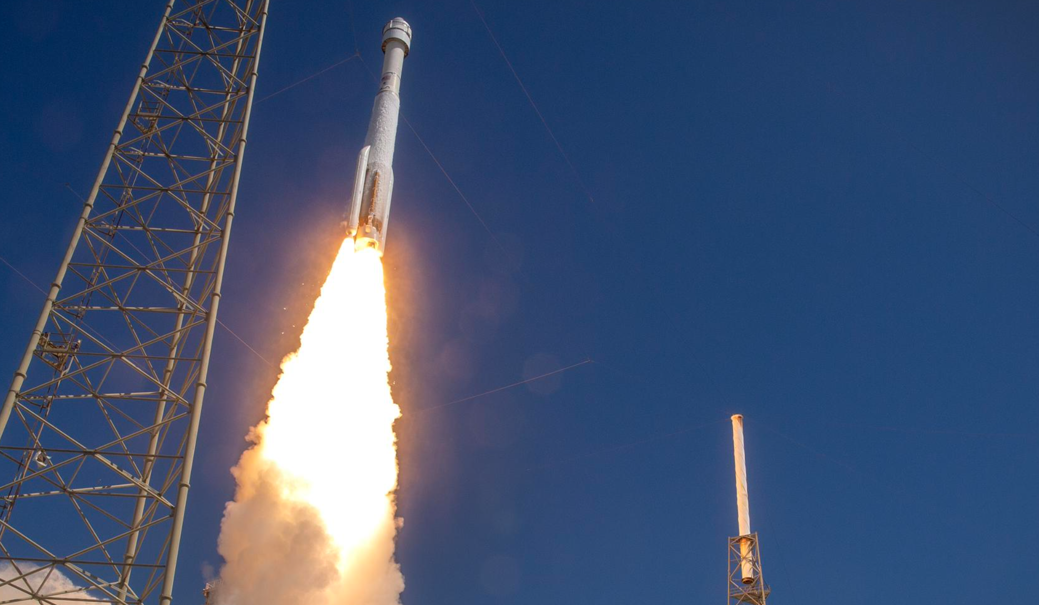 Arriba a la Estación Espacial Internacional la primera misión espacial tripulada de Boeing